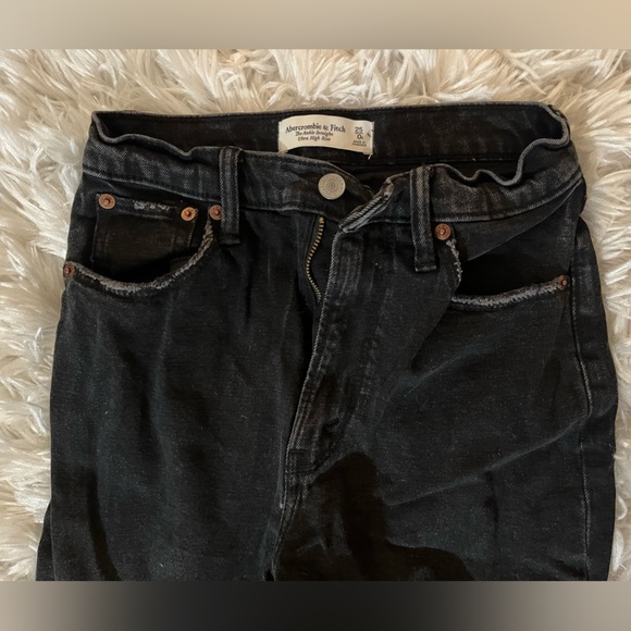 Abercrombie The Ankle Straight Ultra HR Jeans - Picture 2 of 4